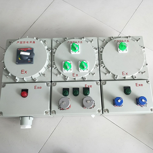 防爆照明動(dòng)力檢修箱、防爆動(dòng)力檢修箱、防爆插座箱、防爆空箱、防爆配電箱、防爆插座箱