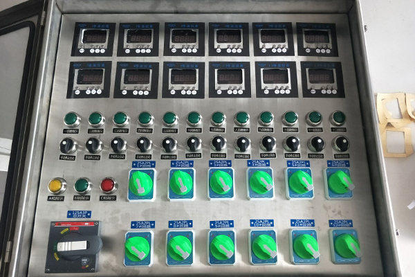 雙層門不銹鋼防爆配電箱，現(xiàn)場污水泵不銹鋼配電箱，氣體環(huán)境不銹鋼配電箱，電加熱溫度控制柜，電動(dòng)葫蘆防爆控制箱，攪拌機(jī)防爆控制箱，