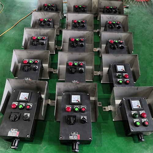 防爆防腐按鈕開關(guān)箱，防爆防腐操作柱，防爆防腐按鈕，防爆防腐三防配電箱，現(xiàn)場儀表控制箱，乙烷防爆防腐控制箱，化工電加熱防爆防腐箱，油罐區(qū)戶外防腐防爆操作柱