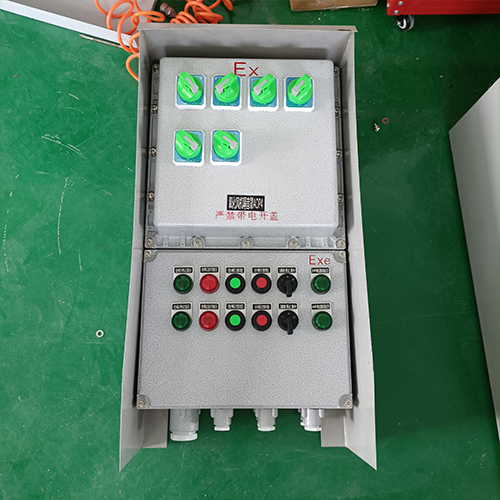 化工防爆電控箱，防爆蝶閥控制箱，油庫(kù)房防爆電控箱，氣體防爆電控箱，現(xiàn)場(chǎng)防爆電控箱，電機(jī)防爆電控箱，潛油化工防爆電控箱
